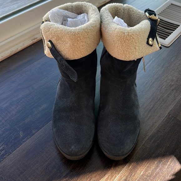 Burberry boots - Picture 1 of 7